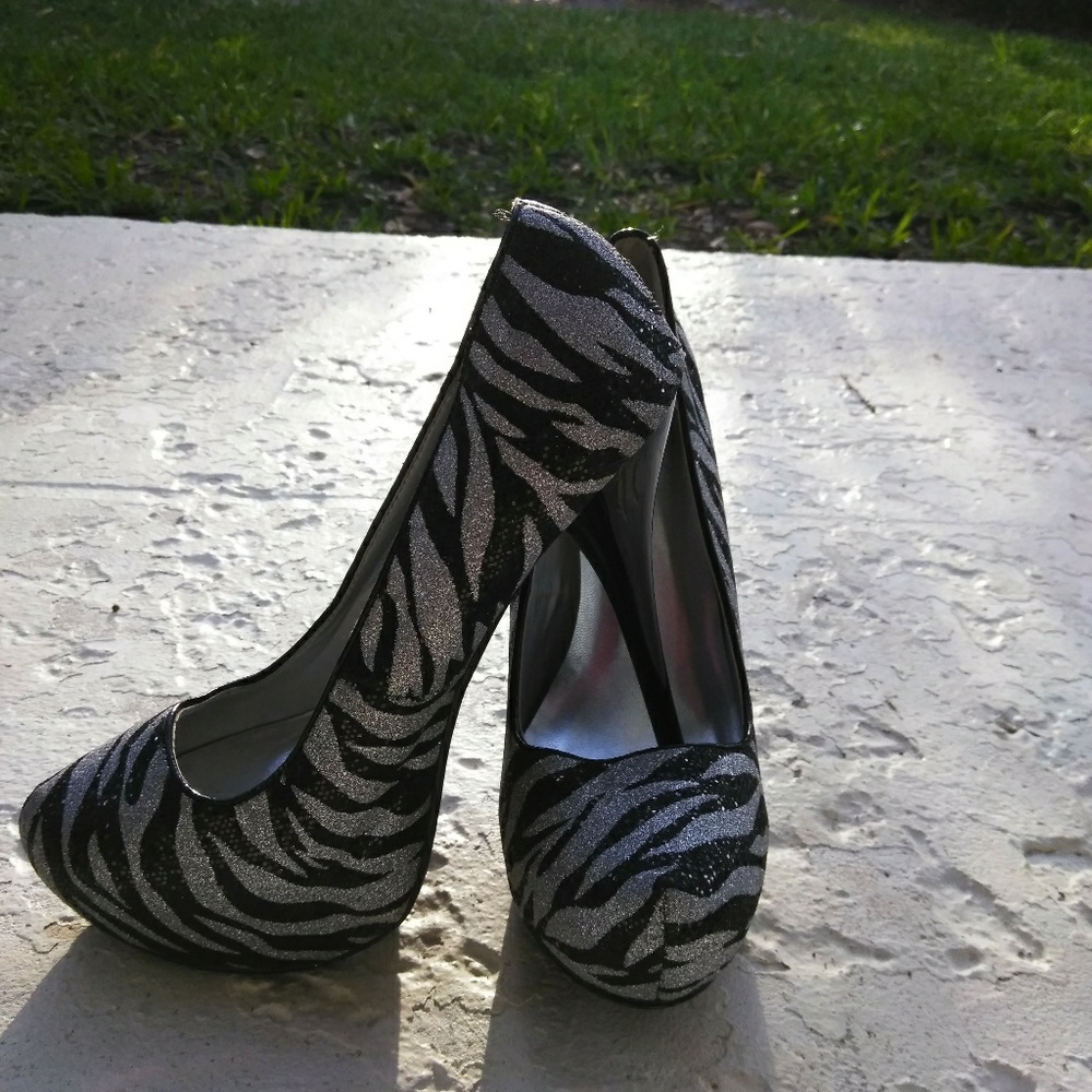 Heels - Picture 6 of 6